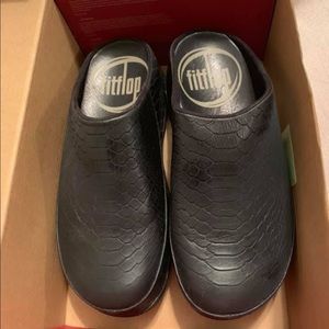 Black snake FitFlop sandals